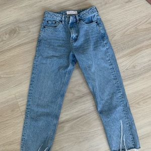 Raw Hem Crop Straight Leg Jeans
TOPSHOP